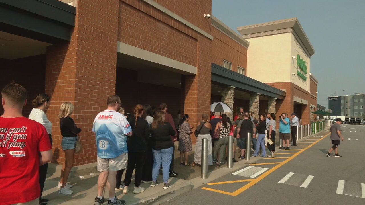 Powerball line outside Publix in Louisville's east end